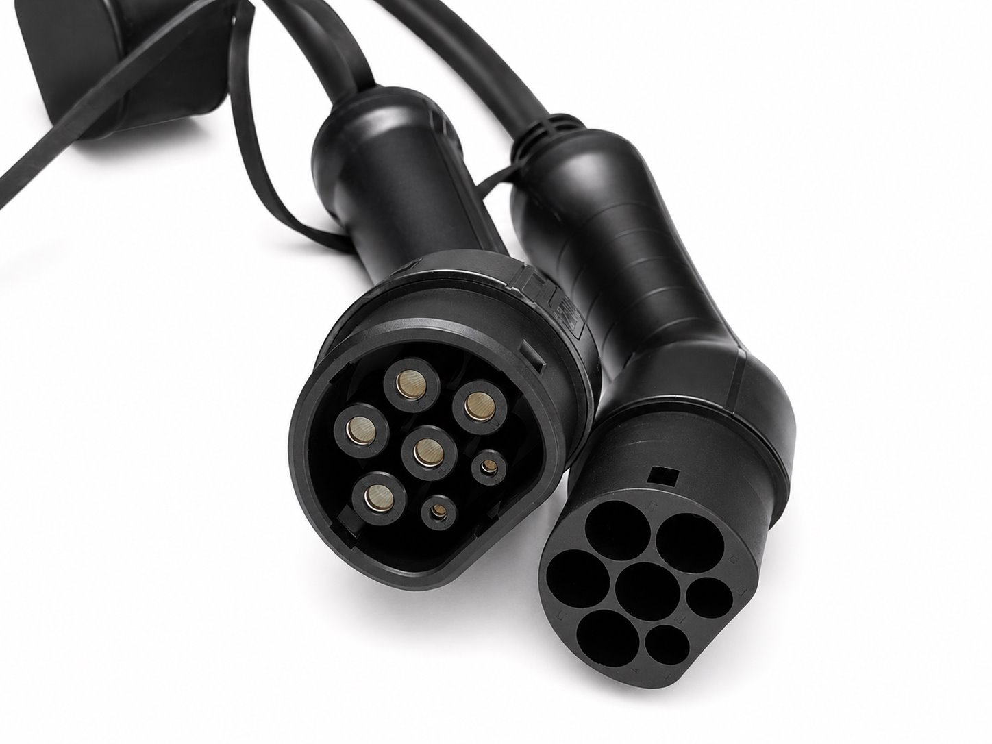 Nabíjecí prodlužovací kabel A-Z 57444 6m spirálový Type 2 / Type 2, 3x32A, 400V, 22kW Nabíjecí prodlužovací kabel A-Z 57444 6m spirálový Type 2 / Type 2, 3x32A, 400V, 22kW
